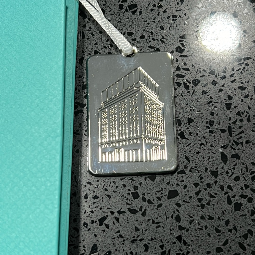 Landmark exclusive‎ - Picture 3 of 7